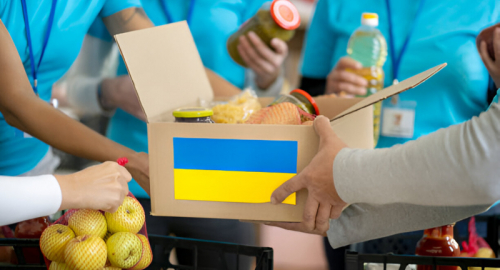 Crisi Ucraina: Sospensione Aiuti USA, Attacchi e Tensioni in Ascesa